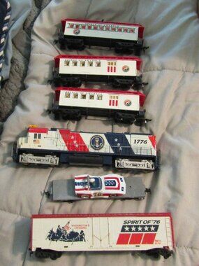 Lot of 6 Vintage SPIRIT OF AMERICA HO TRAIN CARS Tyco Metal Engine +Racing Car +